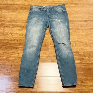 Madewell slim fit medium wash low-mid rise distressed ankle blue jeans. Size 27